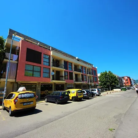 Апартамент Menada Crystal Park *