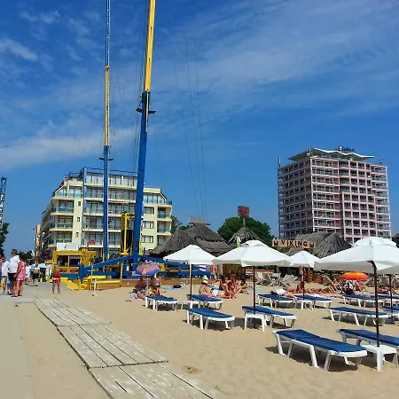 Апартамент Menada Crystal Park *