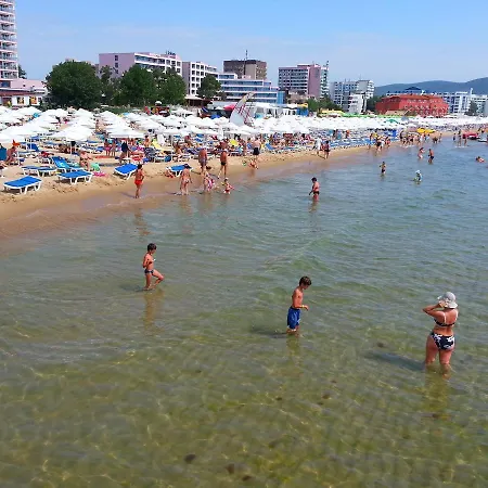Апартамент Menada Crystal Park *